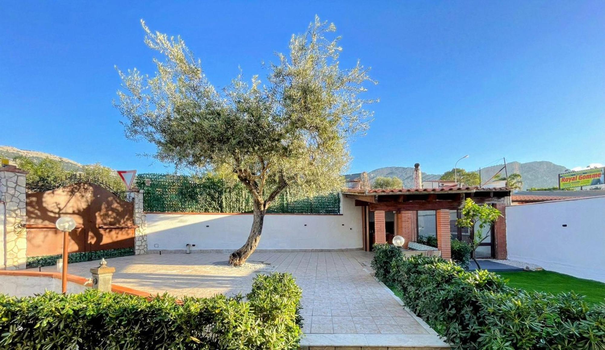 Ciachea Con Giardino E Parcheggio In Sicilia * Carini